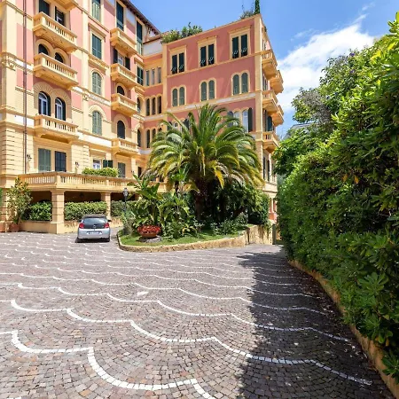 Appartement Beautiful In With Balcony San Remo