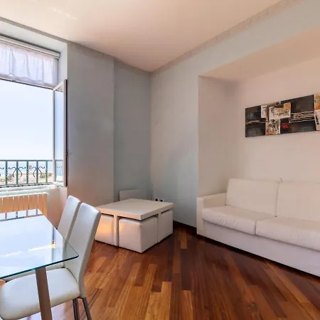 Appartement Beautiful In With Balcony San Remo